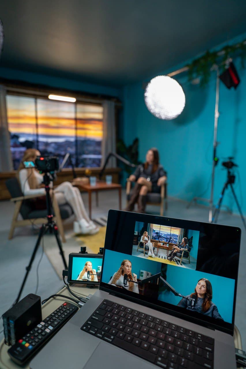Video podcast recording studio in Lisbon with Infinite Digital Window background - Film Büro near Marquês de Pombal
