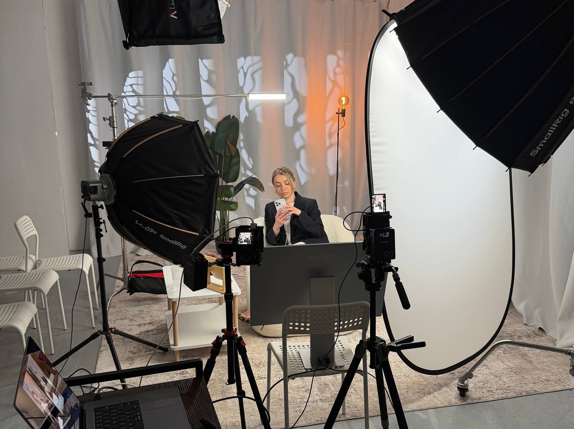 Film Büro professional video studio space for rent in Lisbon with Infinite Digital Window backgrounds, professional LED lighting, and sound-treated room near Marquês de Pombal